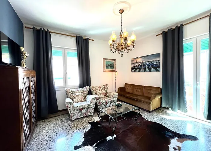 S Marco Full アパート